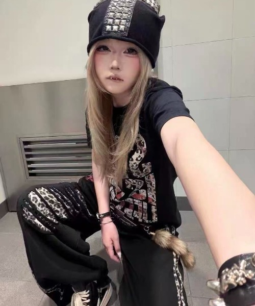 GEMEDA(ジェメダ)の「グラフィックプリント 半袖Tシャツ(Tシャツ/カットソー・レディース・ブラック/ホワイト・M)」の9枚目の写真
