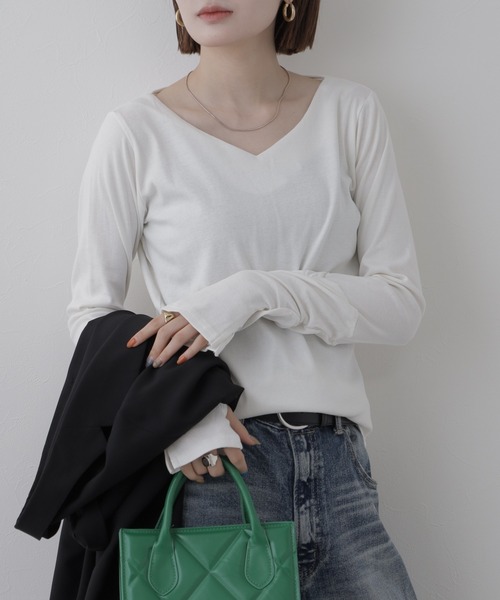 FUNALIVE(ファンアライブ)の「Vネック指空きTシャツ 長袖(Tシャツ/カットソー・レディース・杢グレー/ピンク系その他/ネイビー/ブルーグレー/オフホワイト/グレイッシュベージュ/チャコールグレー/カーキ/ブラック・M/L/LL/3L/4L)」の12枚目の写真