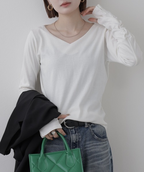 FUNALIVE(ファンアライブ)の「Vネック指空きTシャツ 長袖(Tシャツ/カットソー・レディース・杢グレー/ピンク系その他/ネイビー/ブルーグレー/オフホワイト/グレイッシュベージュ/チャコールグレー/カーキ/ブラック・M/L/LL/3L/4L)」の13枚目の写真