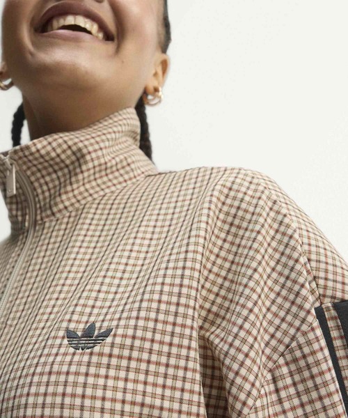 adidas(アディダス)の「チェック トラックトップ / ジャージ / トラックジャケット / アディダスオリジナルス adidas Originals(ジャージ・レディース・ベージュ・3XL/XX-LARGE/X-LARGE/LARGE/MEDIUM/SMALL)」の2枚目の写真
