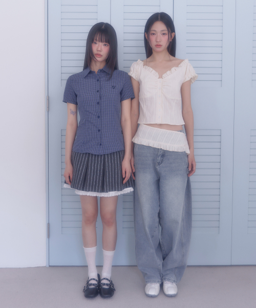 LMR（エルエムアール）の「シャーリングフリルカットアウトレイヤードブラウスクリーム（シャツ/ブラウス・レディース・Cream・SMALL/MEDIUM）」の2枚目の写真