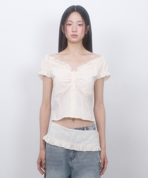LMR（エルエムアール）の「シャーリングフリルカットアウトレイヤードブラウスクリーム（シャツ/ブラウス・レディース・Cream・SMALL/MEDIUM）」の6枚目の写真