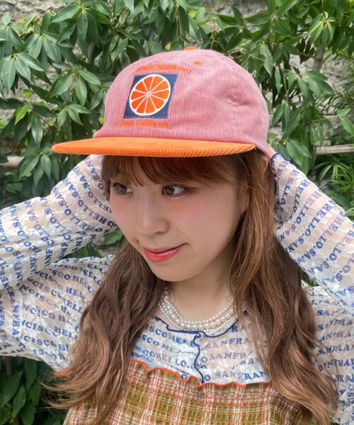 HELLO.SANFRANCISCO(ハローサンフランシスコ)の「【HELLO.SANFRANCISCO】ツートーンロゴコーデュロイキャップ(キャップ・レディース・レッド/ピンク/グリーン・ONE SIZE)」の9枚目の写真
