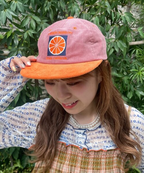 HELLO.SANFRANCISCO(ハローサンフランシスコ)の「【HELLO.SANFRANCISCO】ツートーンロゴコーデュロイキャップ(キャップ・レディース・レッド/ピンク/グリーン・ONE SIZE)」の10枚目の写真