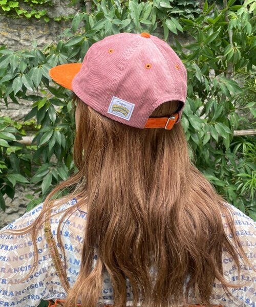 HELLO.SANFRANCISCO(ハローサンフランシスコ)の「【HELLO.SANFRANCISCO】ツートーンロゴコーデュロイキャップ(キャップ・レディース・レッド/ピンク/グリーン・ONE SIZE)」の12枚目の写真