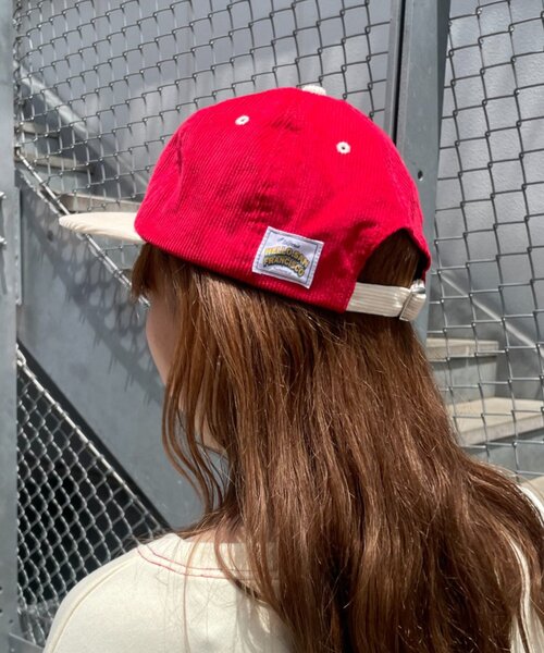 HELLO.SANFRANCISCO(ハローサンフランシスコ)の「【HELLO.SANFRANCISCO】ツートーンロゴコーデュロイキャップ(キャップ・レディース・レッド/ピンク/グリーン・ONE SIZE)」の17枚目の写真