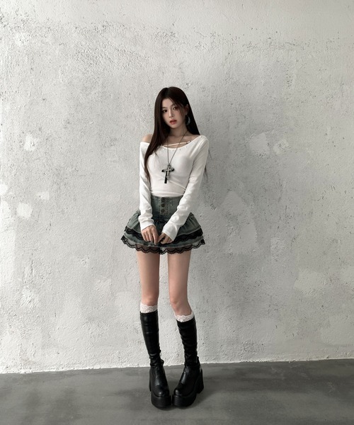 VEILA(ヴェイラ)の「レースフリル ティアードデニムミニスカート(スカート・レディース・ブルー・S/M/L)」の3枚目の写真