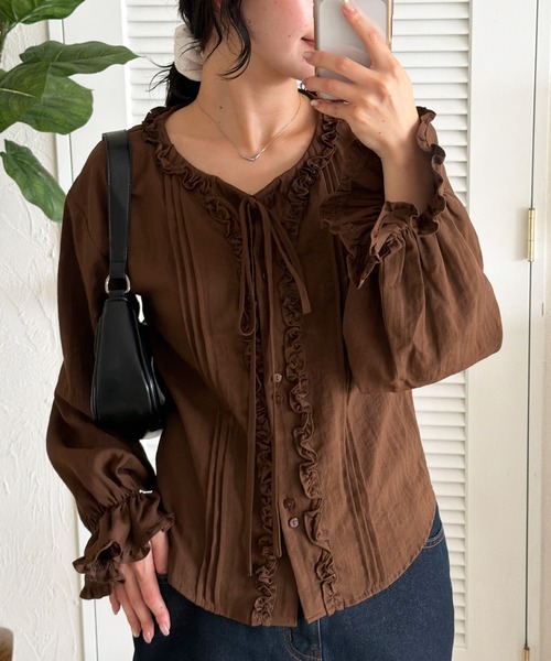 MUHET（ミュエータ）の「front frill ribbon blouse / フロントフリルリボンブラウス（シャツ/ブラウス・レディース・ネイビー/オフホワイト/ホワイト系その他/ブラウン・FREE）」の4枚目の写真