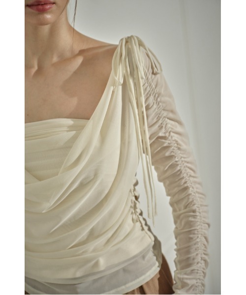 ERADIE(エラディエ)の「Ribbon Shoulder Draped Top リボンショルダードレープTOP(その他トップス・レディース・アイボリー・FREE)」の20枚目の写真