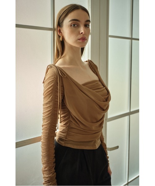 ERADIE(エラディエ)の「Ribbon Shoulder Draped Top リボンショルダードレープTOP(その他トップス・レディース・アイボリー・FREE)」の3枚目の写真