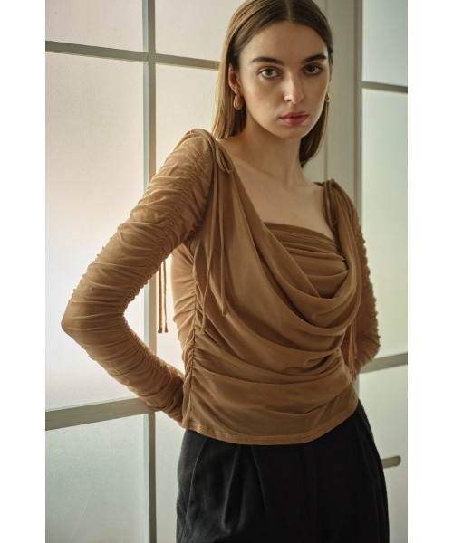 ERADIE(エラディエ)の「Ribbon Shoulder Draped Top リボンショルダードレープTOP(その他トップス・レディース・アイボリー・FREE)」の2枚目の写真
