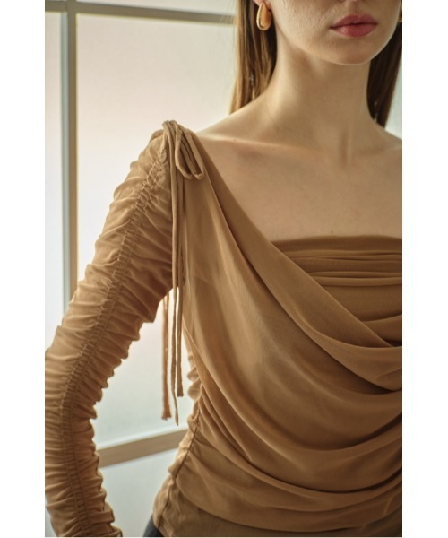 ERADIE(エラディエ)の「Ribbon Shoulder Draped Top リボンショルダードレープTOP(その他トップス・レディース・アイボリー・FREE)」の5枚目の写真