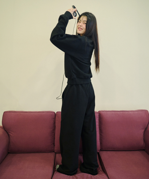 MIHEV（ミヘブ）の「[ユニセックス] スティッチクラシックロゴスウェットパンツ ブラック（スウェットパンツ・レディース・その他・MEDIUM/LARGE）」の5枚目の写真