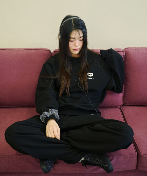 MIHEV（ミヘブ）の「[ユニセックス] スティッチクラシックロゴスウェットパンツ ブラック（スウェットパンツ・レディース・その他・MEDIUM/LARGE）」の7枚目の写真
