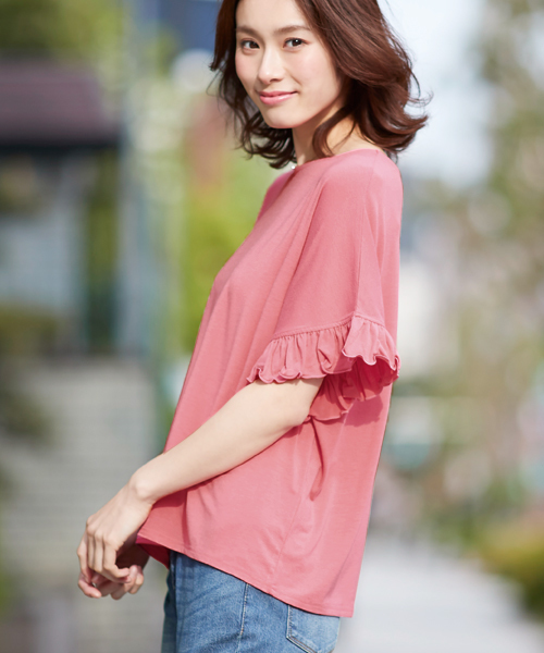 Pierrot（ピエロ）の「とろみ素材フリルTシャツ（Tシャツ/カットソー・レディース・オフホワイト/チャコールグレー/杢グレー/ブルー系その他2/ブルー系その他3/ベビーピンク/ブラウン/ホワイト系その他/ブラック/カーキ/ネイビー/イエロー/オレンジ系その他/ブルー系その他/ライトブルーグレー/ピンク/パープル系その他/ラベンダー/グリーン/オレンジ系その他2/ベージュ系その他/ブルー系その他4・M/L）」の19枚目の写真