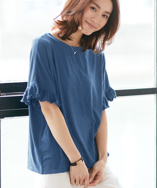 Pierrot（ピエロ）の「とろみ素材フリルTシャツ（Tシャツ/カットソー・レディース・オフホワイト/チャコールグレー/杢グレー/ブルー系その他2/ブルー系その他3/ベビーピンク/ブラウン/ホワイト系その他/ブラック/カーキ/ネイビー/イエロー/オレンジ系その他/ブルー系その他/ライトブルーグレー/ピンク/パープル系その他/ラベンダー/グリーン/オレンジ系その他2/ベージュ系その他/ブルー系その他4・M/L）」の13枚目の写真