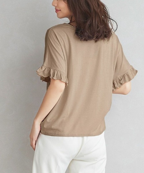 Pierrot（ピエロ）の「とろみ素材フリルTシャツ（Tシャツ/カットソー・レディース・オフホワイト/チャコールグレー/杢グレー/ブルー系その他2/ブルー系その他3/ベビーピンク/ブラウン/ホワイト系その他/ブラック/カーキ/ネイビー/イエロー/オレンジ系その他/ブルー系その他/ライトブルーグレー/ピンク/パープル系その他/ラベンダー/グリーン/オレンジ系その他2/ベージュ系その他/ブルー系その他4・M/L）」の8枚目の写真