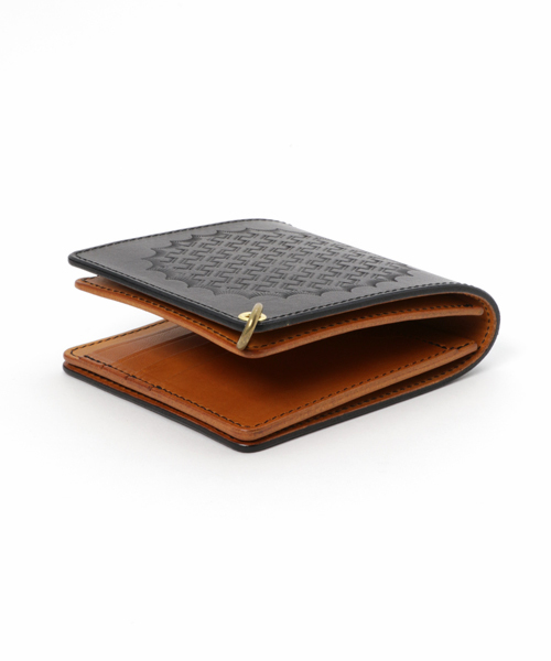 CALEE（キャリー）の「EMBOSSING LEATHER HALF WALLET（財布）」 - WEAR
