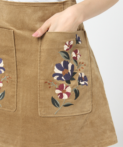 one after another NICE CLAUP(ワンアフターアナザーナイスクラップ)の「別珍刺繍入り台形スカート(スカート・レディース・グリーン系その他/キャメル/レッド系その他・FREE)」の10枚目の写真