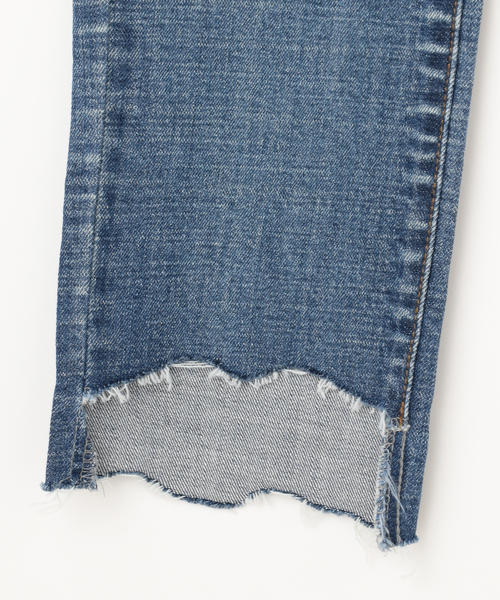 RAY CASSIN（レイカズン）の「裾フレイドテーパードパンツ（デニムパンツ・レディース・ネイビー/ブラック・MEDIUM/SMALL）」の19枚目の写真