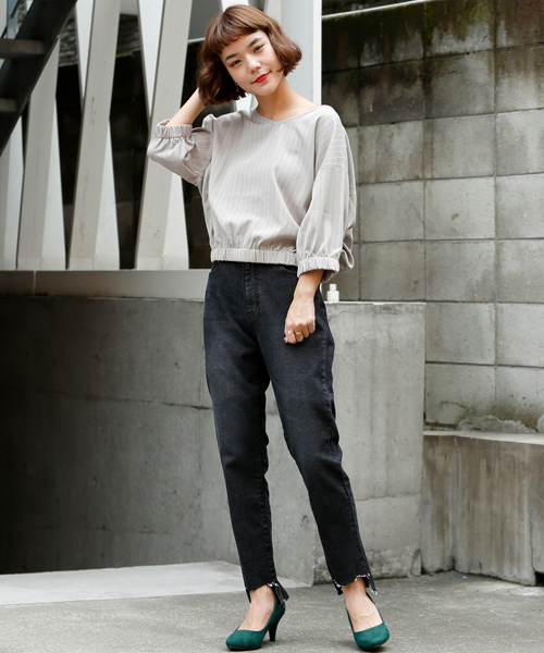 RAY CASSIN（レイカズン）の「裾フレイドテーパードパンツ（デニムパンツ・レディース・ネイビー/ブラック・MEDIUM/SMALL）」の14枚目の写真