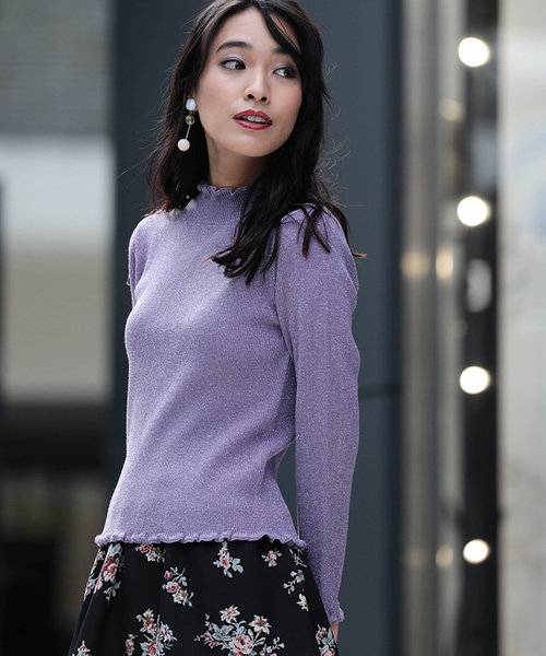 WEGO（ウィゴー）の「WEGO/フリルネックラメニット（ニット/セーター・レディース・パープル/ライトグレー/ブラック/ライトピンク/オフホワイト/ターコイズブルー・FREE）」の5枚目の写真