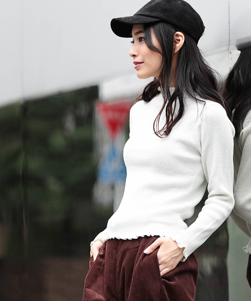 WEGO（ウィゴー）の「WEGO/フリルネックラメニット（ニット/セーター・レディース・パープル/ライトグレー/ブラック/ライトピンク/オフホワイト/ターコイズブルー・FREE）」の2枚目の写真