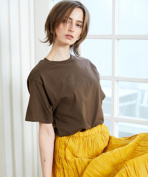 HANES(ヘインズ)の「【Hanes】6.1 oz. Beefy レディース ヘインズ ビーフィー オーバーサイズ クルーネック 半袖 Tシャツ(Tシャツ/カットソー・レディース・ホワイト/ブラック/マルーン/グリーン系その他/ヘザーチャコール/グレー/ブラウン系その他/パープル/ネイビー・S/M/L)」の5枚目の写真