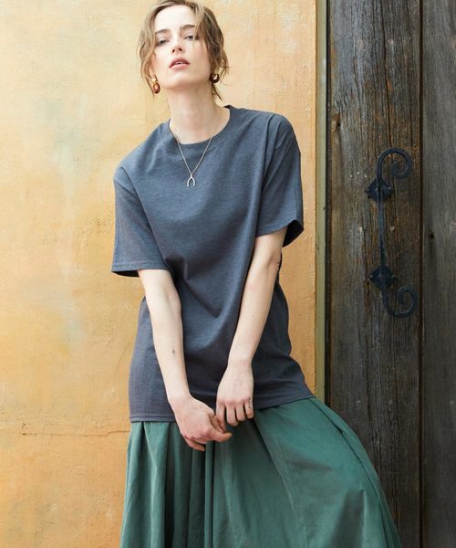 HANES(ヘインズ)の「【Hanes】6.1 oz. Beefy レディース ヘインズ ビーフィー オーバーサイズ クルーネック 半袖 Tシャツ(Tシャツ/カットソー・レディース・ホワイト/ブラック/マルーン/グリーン系その他/ヘザーチャコール/グレー/ブラウン系その他/パープル/ネイビー・S/M/L)」の4枚目の写真