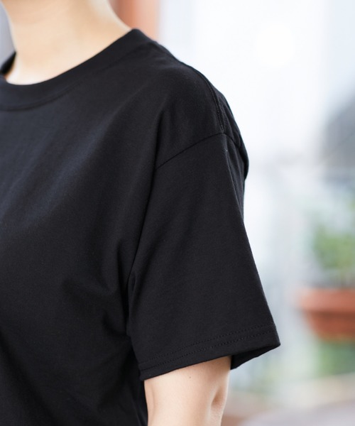 HANES(ヘインズ)の「【Hanes】6.1 oz. Beefy レディース ヘインズ ビーフィー オーバーサイズ クルーネック 半袖 Tシャツ(Tシャツ/カットソー・レディース・ホワイト/ブラック/マルーン/グリーン系その他/ヘザーチャコール/グレー/ブラウン系その他/パープル/ネイビー・S/M/L)」の12枚目の写真