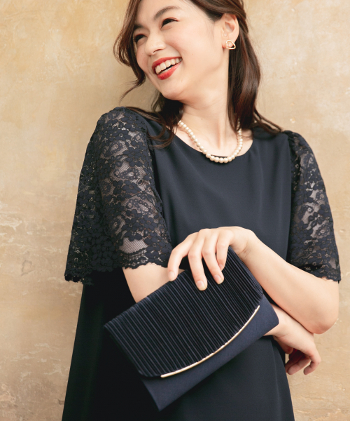 GLOBAL WORK(グローバルワーク)の「メタルバーサテンクラッチ【MATINEE LINE】/851886(クラッチバッグ・レディース・ネイビー/ライトグレー/ブラック/ベージュ・FREE)」の4枚目の写真