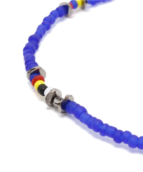 AZUL by moussy（アズールバイマウジー）の「マルチビーズゴムアンクレット①（アンクレット・メンズ・ホワイト/ブラック/ブルー/イエロー/レッド・FREE）」の6枚目の写真