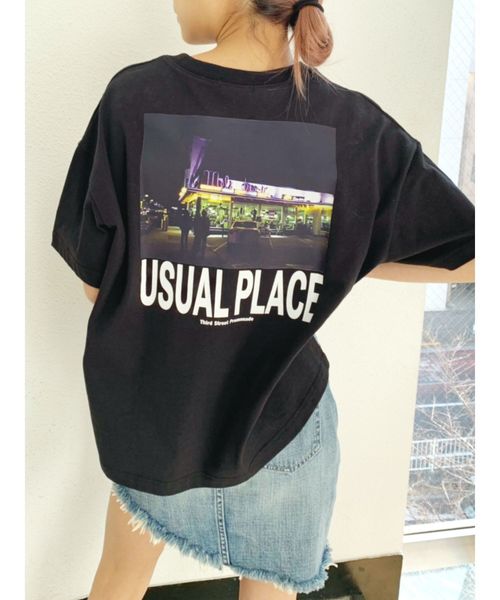 GYDA（ジェイダ）の「USUAL PLACE PHOTO スリットTシャツ（Tシャツ/カットソー・レディース・ベージュ/ブラック/オフホワイト・FREE）」の2枚目の写真