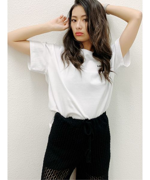 GYDA（ジェイダ）の「USUAL PLACE PHOTO スリットTシャツ（Tシャツ/カットソー・レディース・ベージュ/ブラック/オフホワイト・FREE）」の14枚目の写真