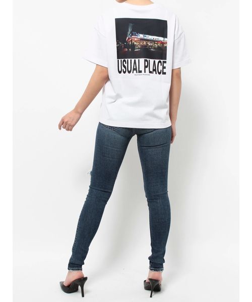GYDA（ジェイダ）の「USUAL PLACE PHOTO スリットTシャツ（Tシャツ/カットソー・レディース・ベージュ/ブラック/オフホワイト・FREE）」の5枚目の写真
