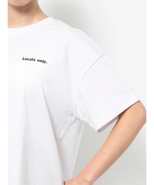 GYDA（ジェイダ）の「USUAL PLACE PHOTO スリットTシャツ（Tシャツ/カットソー・レディース・ベージュ/ブラック/オフホワイト・FREE）」の11枚目の写真