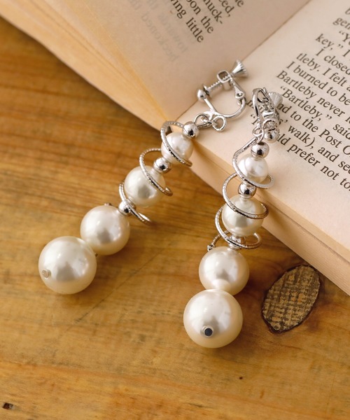 PourVous（プールヴー）の「ツイストバー&パール イヤリング 結婚式 同窓会 オケージョン お呼ばれ （イヤリング・レディース・シルバー/ゴールド・FREE）」の2枚目の写真