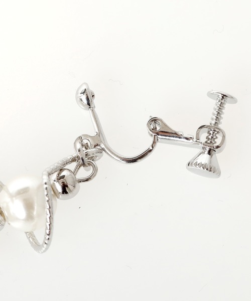 PourVous（プールヴー）の「ツイストバー&パール イヤリング 結婚式 同窓会 オケージョン お呼ばれ （イヤリング・レディース・シルバー/ゴールド・FREE）」の11枚目の写真