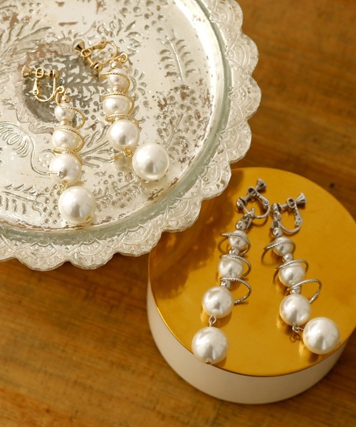 PourVous（プールヴー）の「ツイストバー&パール イヤリング 結婚式 同窓会 オケージョン お呼ばれ （イヤリング・レディース・シルバー/ゴールド・FREE）」の6枚目の写真