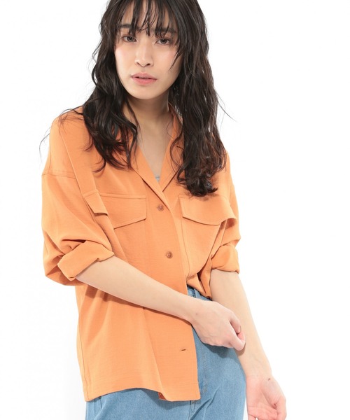 LAKOLE（ラコレ）の「オープンカラーシャツ / LAKOLE（シャツ/ブラウス・レディース・ベージュ/オリーブ/オレンジ・SMALL/MEDIUM）」の3枚目の写真