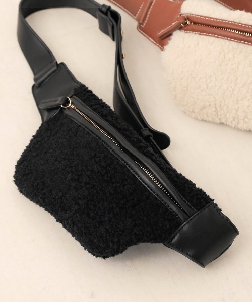 Bab（バブ）の「【WEB限定】ボアコンビボディーバッグ（ボディバッグ/ウエストポーチ・レディース・アイボリー/ブラック・FREE）」の2枚目の写真