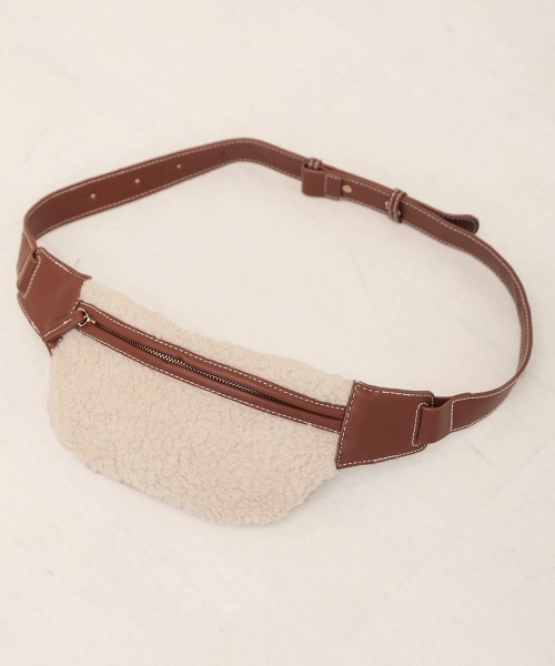 Bab（バブ）の「【WEB限定】ボアコンビボディーバッグ（ボディバッグ/ウエストポーチ・レディース・アイボリー/ブラック・FREE）」の4枚目の写真