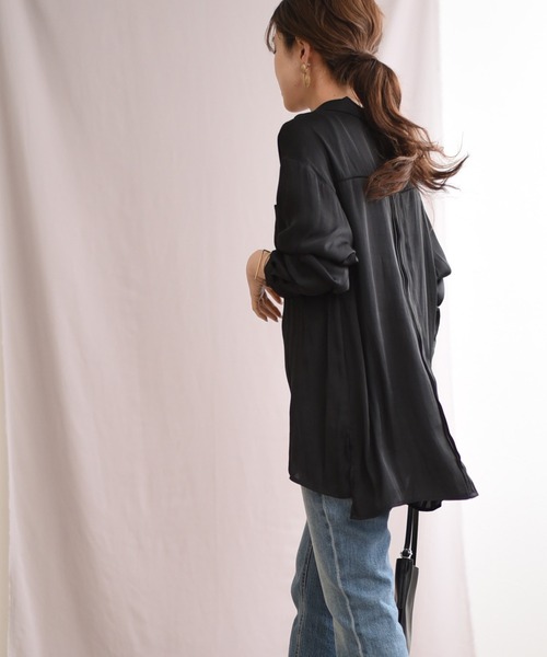 Juenu(ジュエーヌ)の「バックピンタックサテンシャツ(シャツ/ブラウス・レディース・ブラック/グリーン/アイボリー・M)」の11枚目の写真