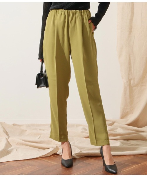 Alluge（アルージュ）の「ウエストタックテーパードパンツ（その他パンツ・レディース・グリーン/グレイッシュベージュ/スミクロ・FREE）」の3枚目の写真