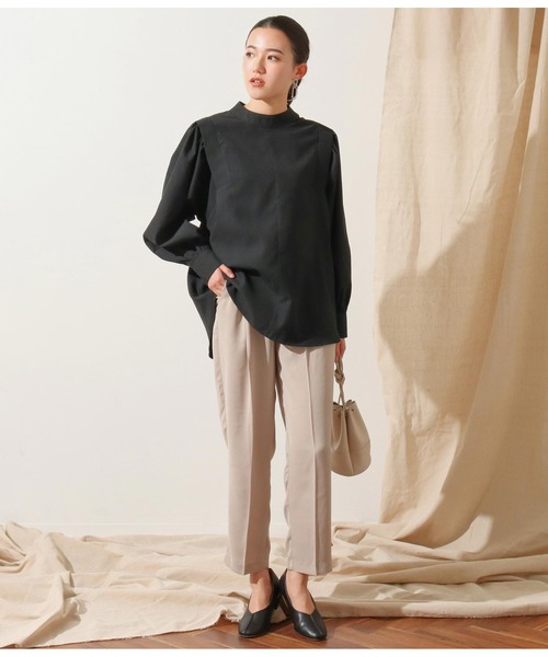 Alluge（アルージュ）の「ウエストタックテーパードパンツ（その他パンツ・レディース・グリーン/グレイッシュベージュ/スミクロ・FREE）」の7枚目の写真