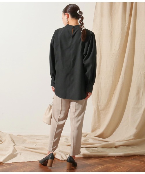 Alluge（アルージュ）の「ウエストタックテーパードパンツ（その他パンツ・レディース・グリーン/グレイッシュベージュ/スミクロ・FREE）」の15枚目の写真