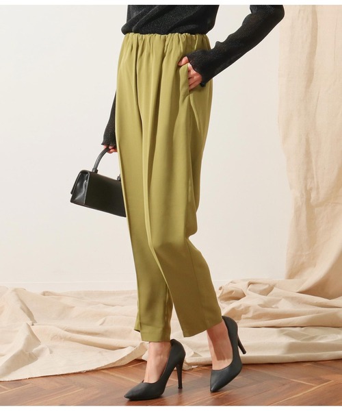 Alluge（アルージュ）の「ウエストタックテーパードパンツ（その他パンツ・レディース・グリーン/グレイッシュベージュ/スミクロ・FREE）」の13枚目の写真