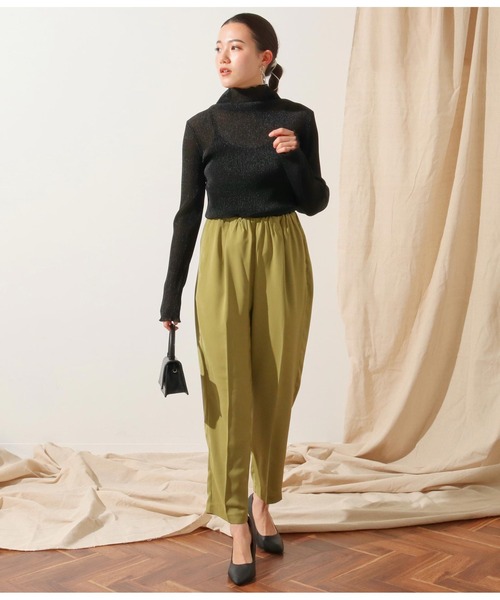 Alluge（アルージュ）の「ウエストタックテーパードパンツ（その他パンツ・レディース・グリーン/グレイッシュベージュ/スミクロ・FREE）」の5枚目の写真