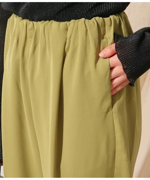 Alluge（アルージュ）の「ウエストタックテーパードパンツ（その他パンツ・レディース・グリーン/グレイッシュベージュ/スミクロ・FREE）」の16枚目の写真