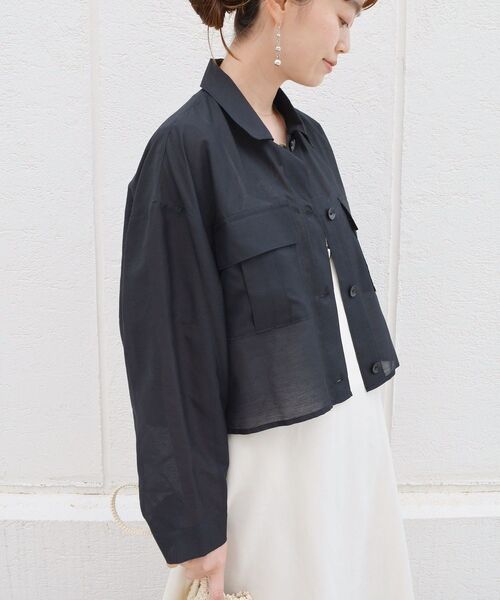 SHIPS（シップス）の「ダブルポケットシアーショートシャツ（シャツ/ブラウス・レディース・ライトブルー/オレンジ/ブラック・ONE SIZE）」の2枚目の写真